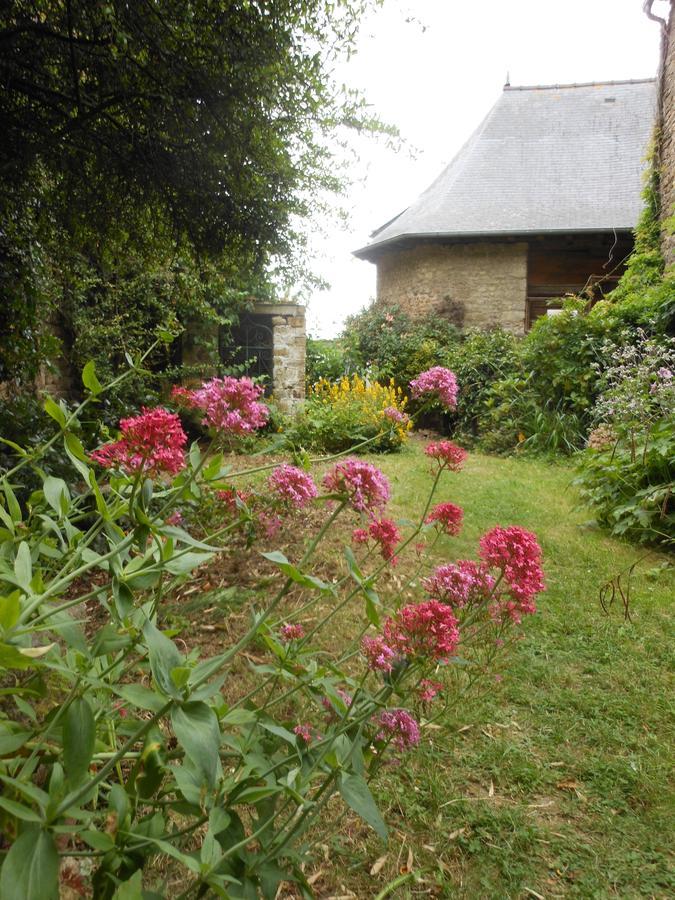 Logis De La Filanderie Bed & Breakfast Bécherel Dış mekan fotoğraf
